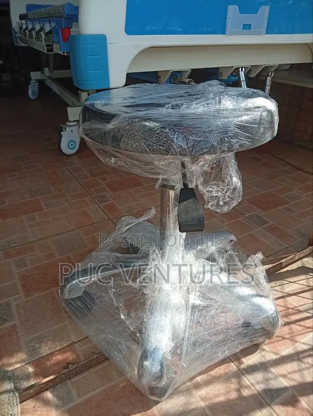 Lab Seat/ Theatre Stool Without Backrest · Photo 1