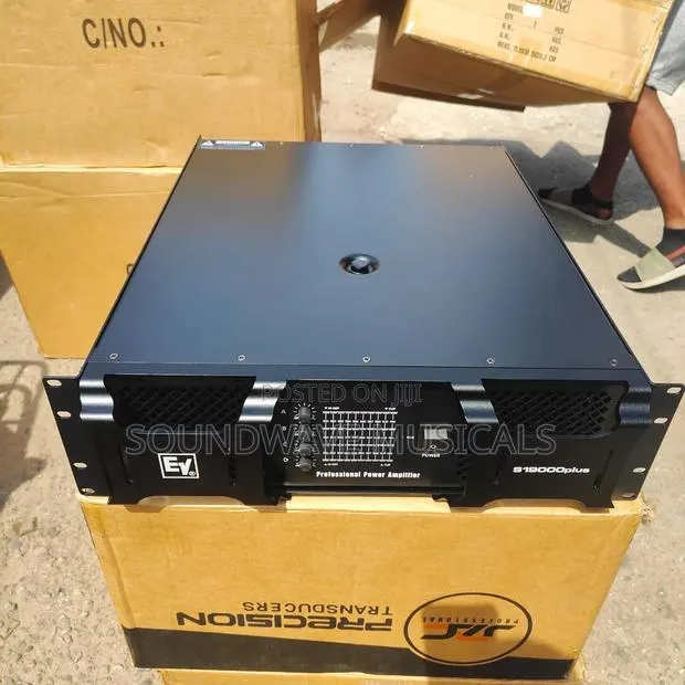 Ev S 1900 Plus Bass Amplifier (4 Channel) · Photo 1