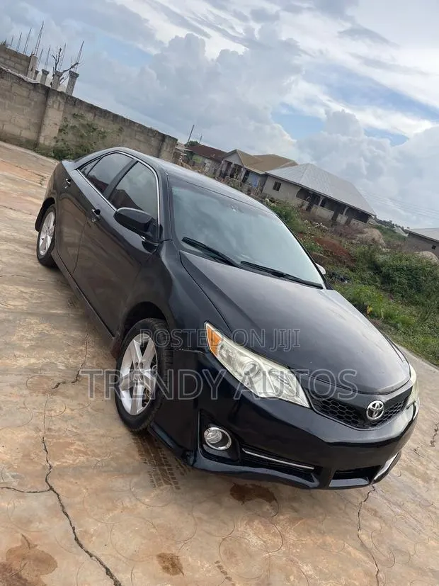 Toyota Camry 2014 Black · Photo 1
