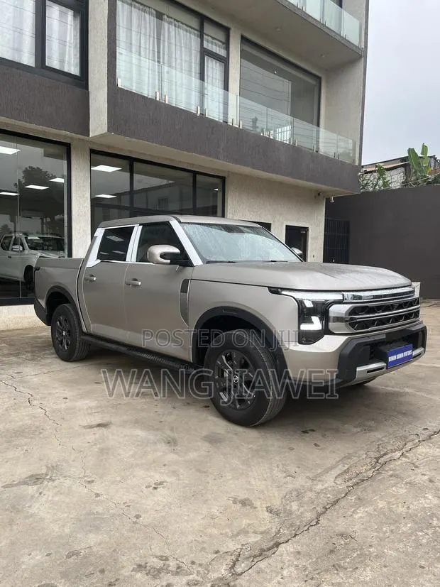 New Nissan Z9 2.0T Petrol 4WD 2025 White · Photo 1