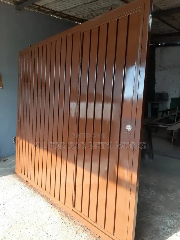 Simple Heavy Gate · Photo 1