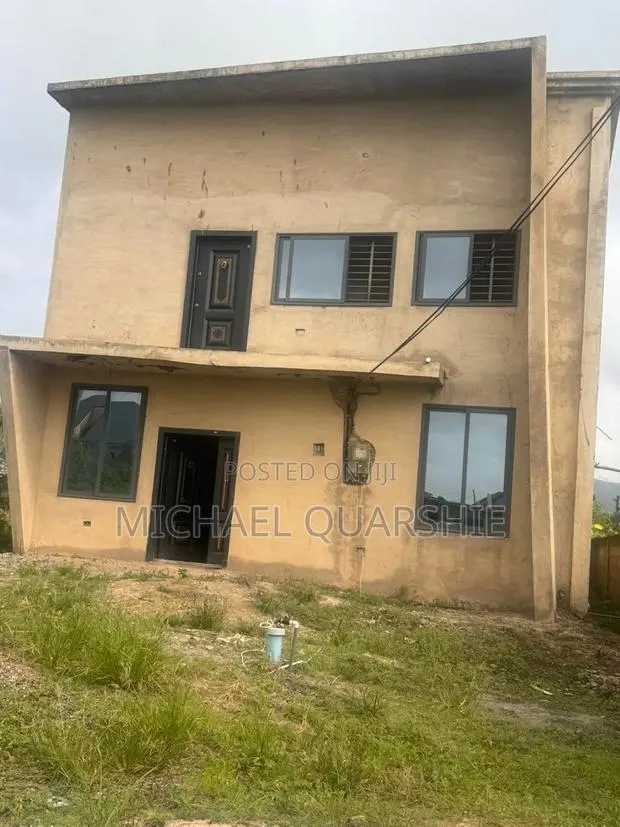 5bdrm House in Pokuase Government for sale · Photo 1