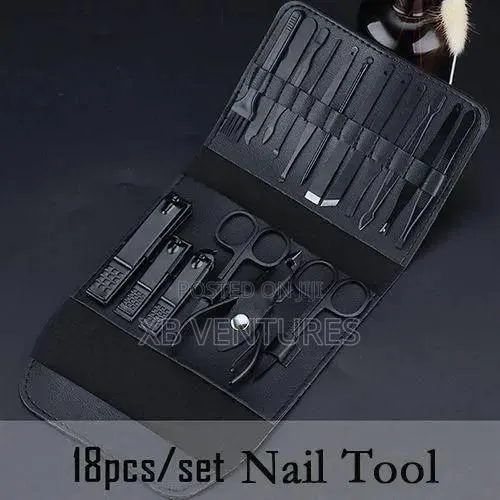 18 PCS/Set of Manicure Pedicure Care Tools Nail Clippers Ear Spoon · Photo 1