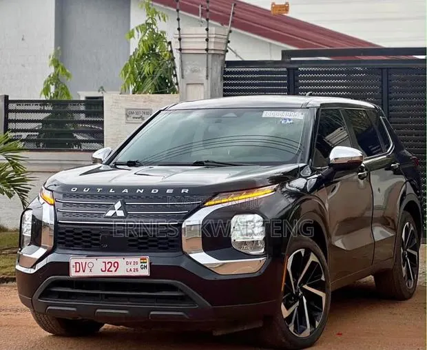 Mitsubishi Outlander 2022 Black · Photo 1