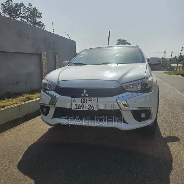 Mitsubishi Outlander SE FWD 2016 White · Photo 1