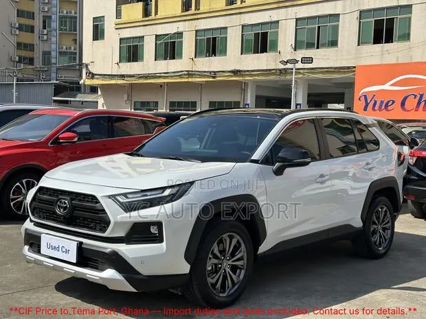 Toyota RAV4 XLE Premium FWD 2024 White · Photo 1