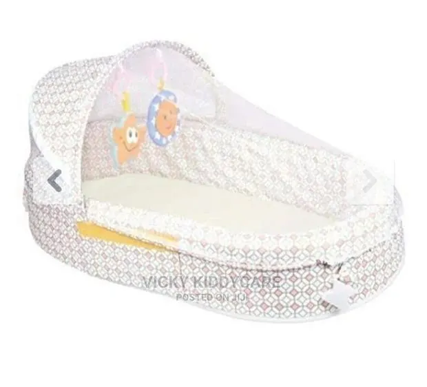 Baby Travel Bassinet · Photo 1
