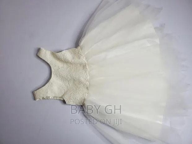 Girls White Occasion Dress · Photo 1