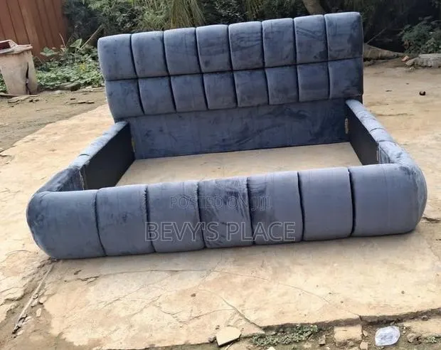 Bubble Bedframe King Size · Photo 1