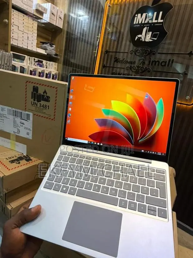 Laptop Microsoft Surface Go 16GB Intel Core I5 SSD 256GB · Photo 1
