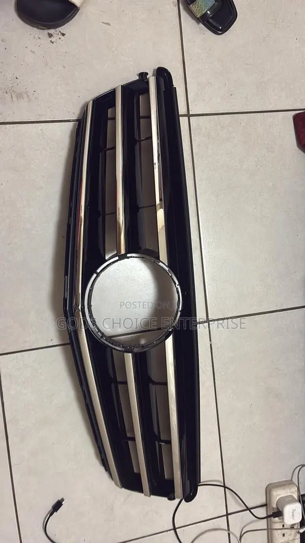 C250 Front Grill 2014-2015-2016 · Photo 1