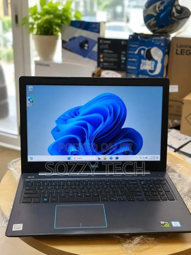 Laptop Dell G3 17 3579 16GB Intel Core i7 HDD+SSD 512GB · Photo 1