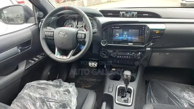 New Toyota Hilux 2026 Black · Photo 1