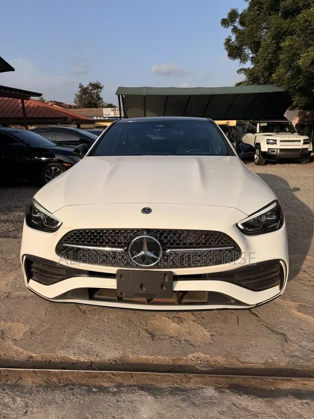 Mercedes-Benz C300 2023 White · Photo 1