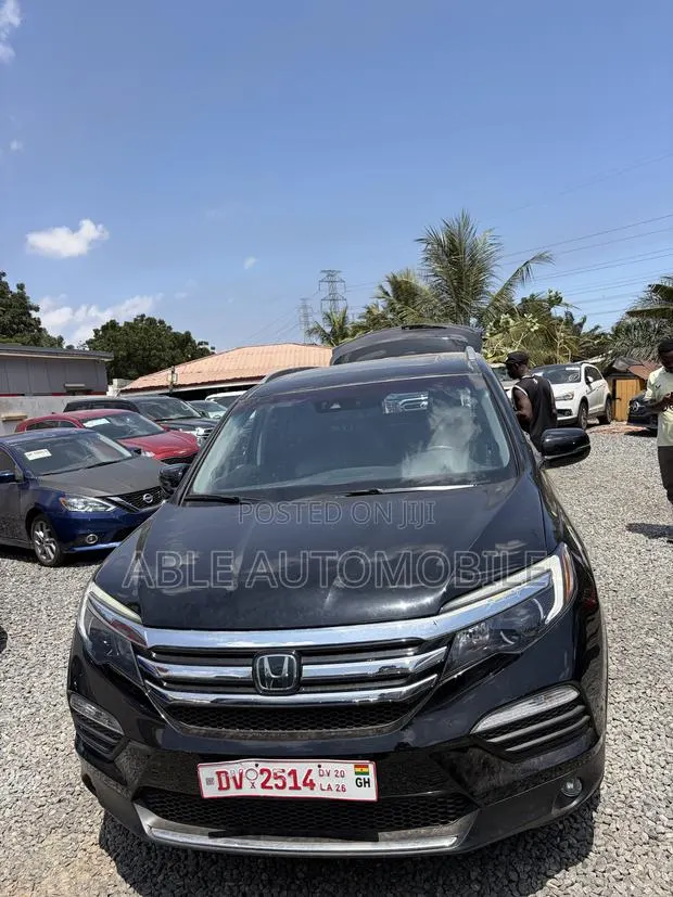 Honda Pilot Touring AWD 2018 Black · Photo 1