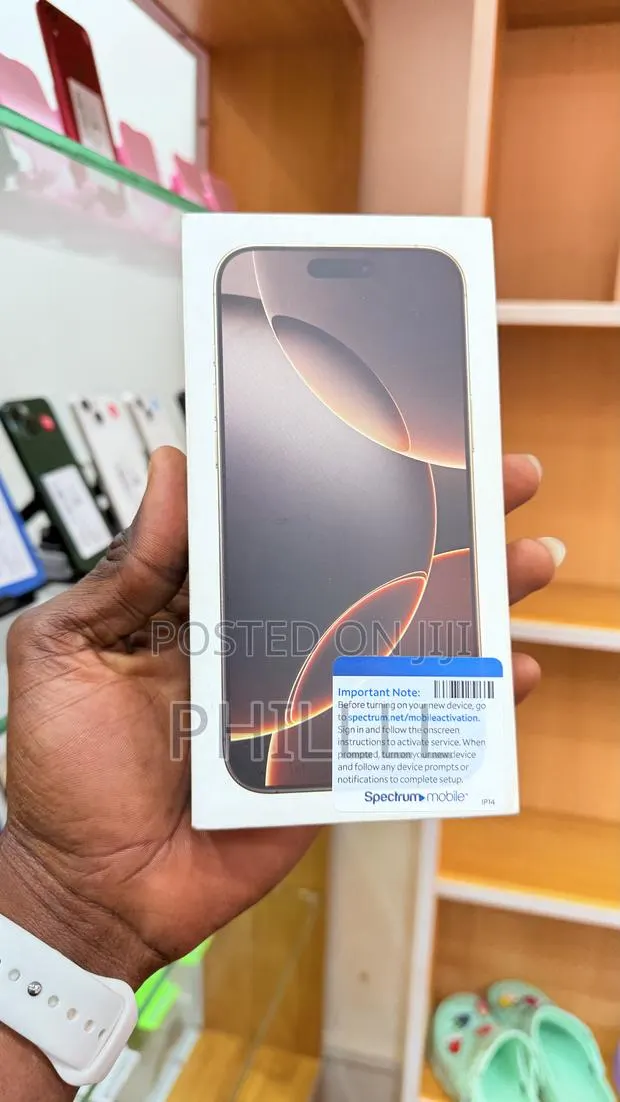 New Apple iPhone 16 Pro Max 256 GB Gold · Photo 1