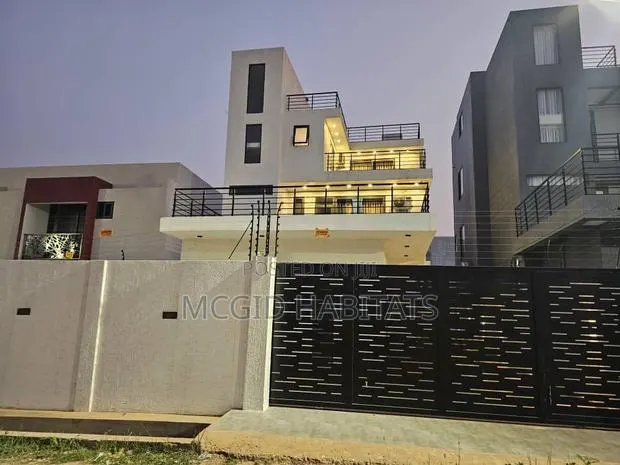 Furnished 4bdrm House in Ashaley Botwe for rent · Photo 1