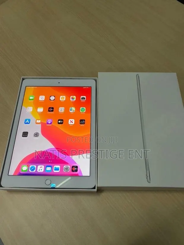 New Apple iPad 9.7 128 GB · Photo 1