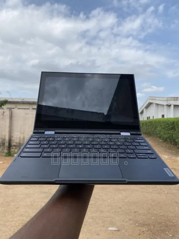 Laptop Lenovo 300e 4GB Intel Celeron eMMC 32GB · Photo 1