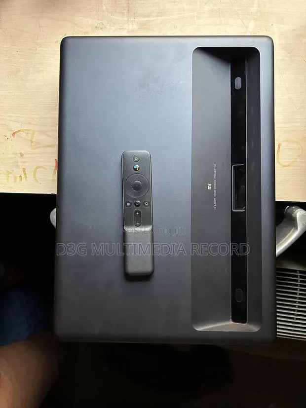 Xiaomi Mi Home Cinema 4k Laser Projector 150” · Photo 1