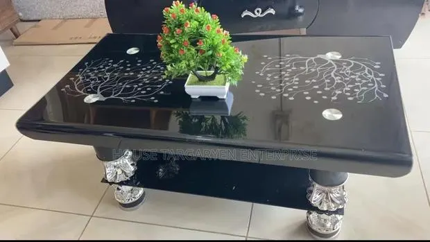 Glass Center Table · Photo 1