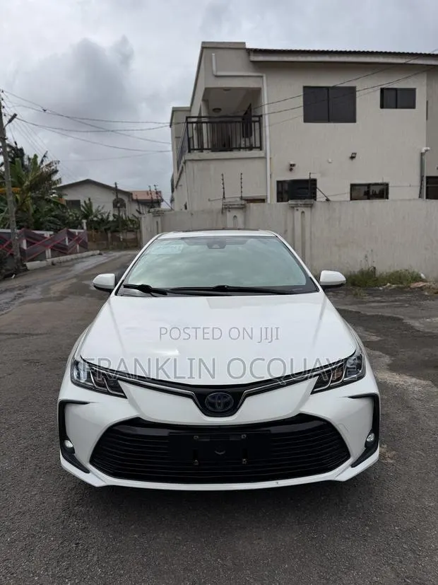 Toyota Corolla 2021 White · Photo 1