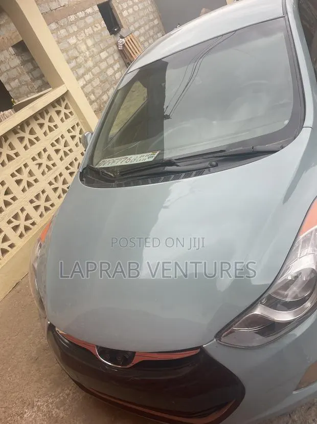 Hyundai Elantra 2012 · Photo 1