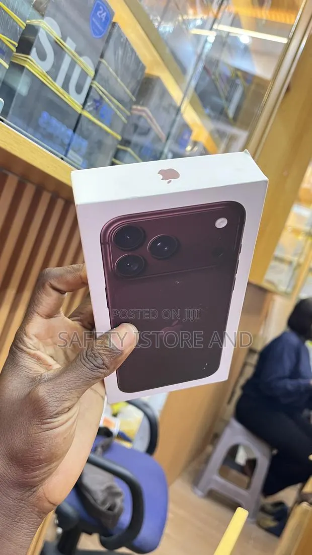 New Apple iPhone 18 Pro Max 256 GB Red · Photo 1