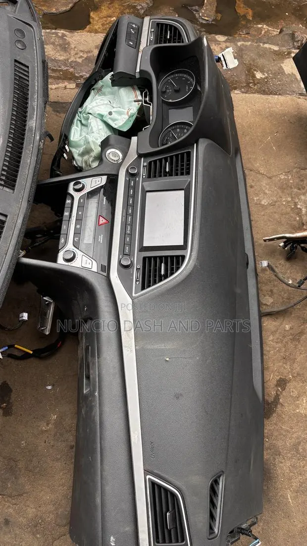 Hyundai Elantra 2015 2017 Dash Board · Photo 1