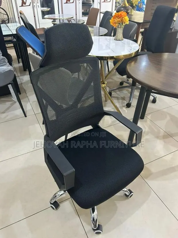 Swivel Chair With Head and Arm Rest · Photo 1