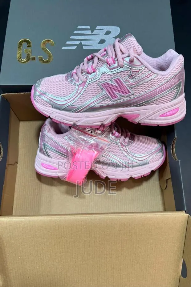 New Balance Atmos Pink New Balance 740 · Photo 1