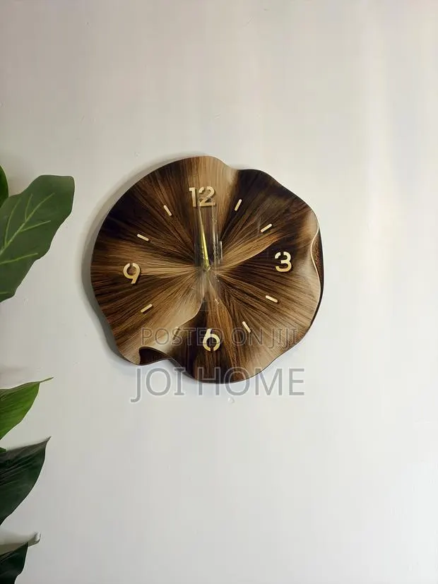 Vintage Style Wall Clock · Photo 1