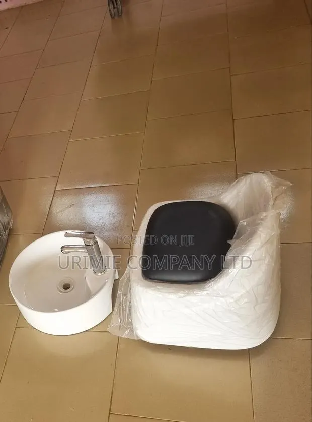 Pedicure Stool and Bowl Set · Photo 1