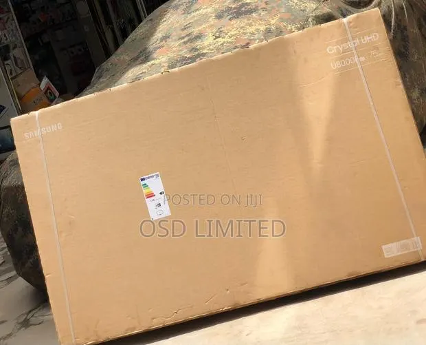 Lifelike Colors With Crystal UHD Technology · Photo 1