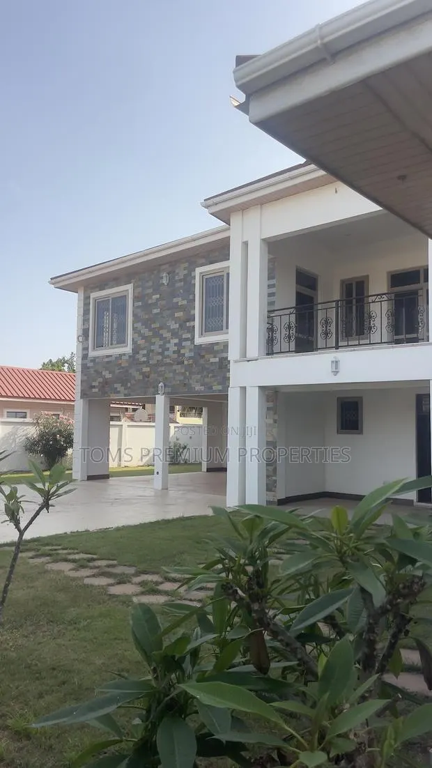 6bdrm Mansion in American House, East Legon for rent · Photo 1