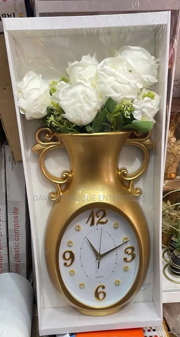 Gold Vase Clock · Photo 1