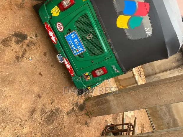 Bajaj RE 2026 Green · Photo 1