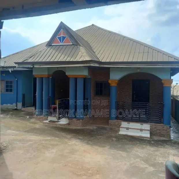 6bdrm House in Brother K Estate, Kumasi Metropolitan for sale · Photo 1