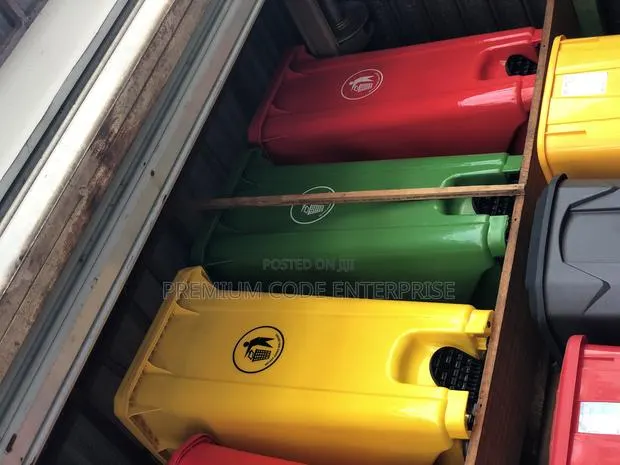 120 Liter Pedal Dustbin, Flat Top Foreign Type · Photo 1