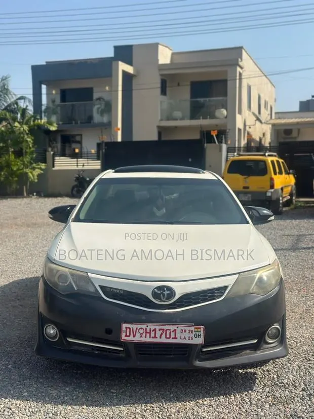 Toyota Camry 2014 White · Photo 1