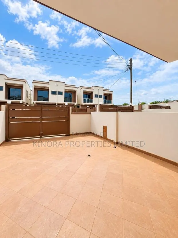 4bdrm Duplex in Abokobi for sale · Photo 1