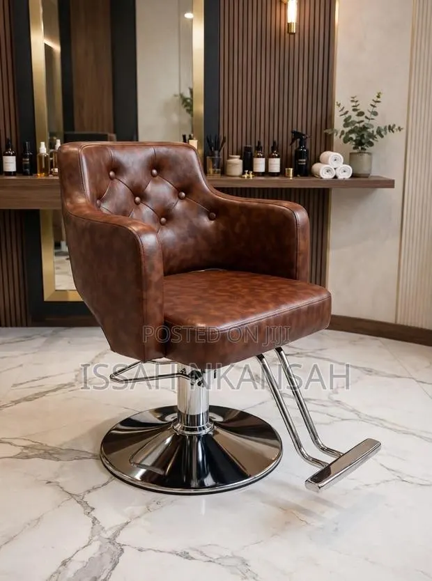 Brown Barbers Chair · Photo 1