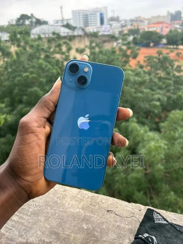 Apple iPhone 13 256 GB Blue · Photo 1