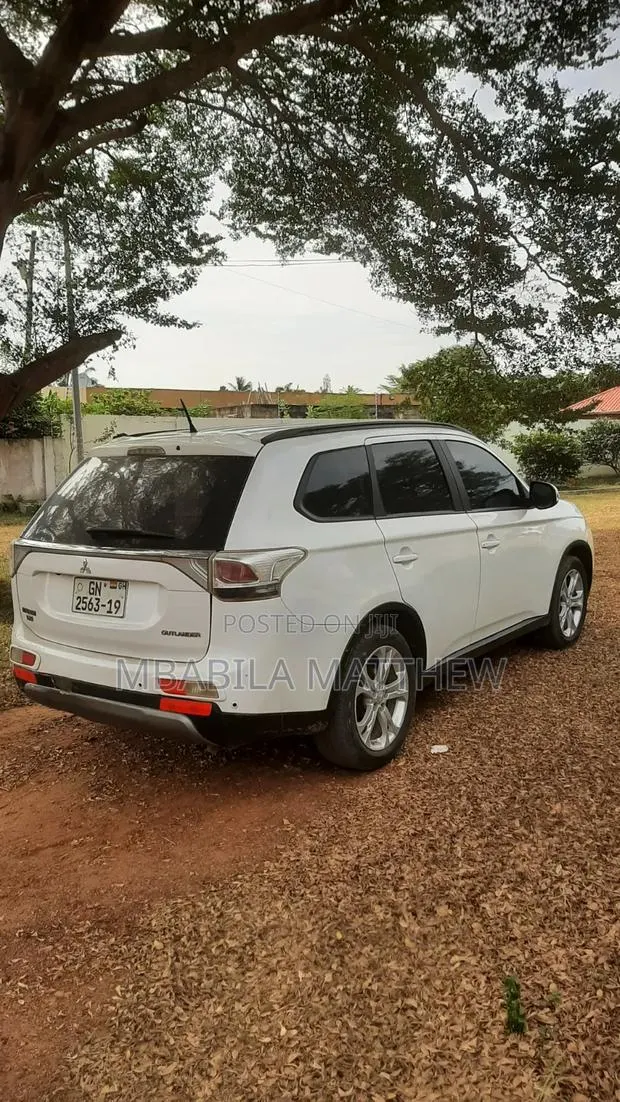 Mitsubishi Outlander 2016 White · Photo 1