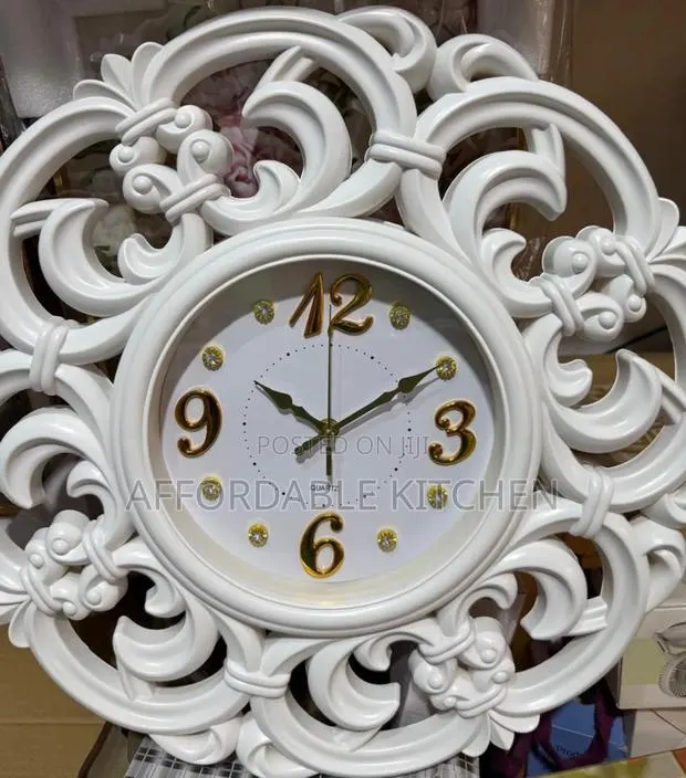 Large Wall Clock · Photo 1