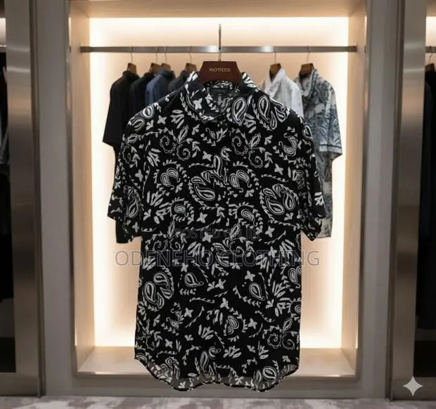 Black And White Vintage Shirt · Photo 1