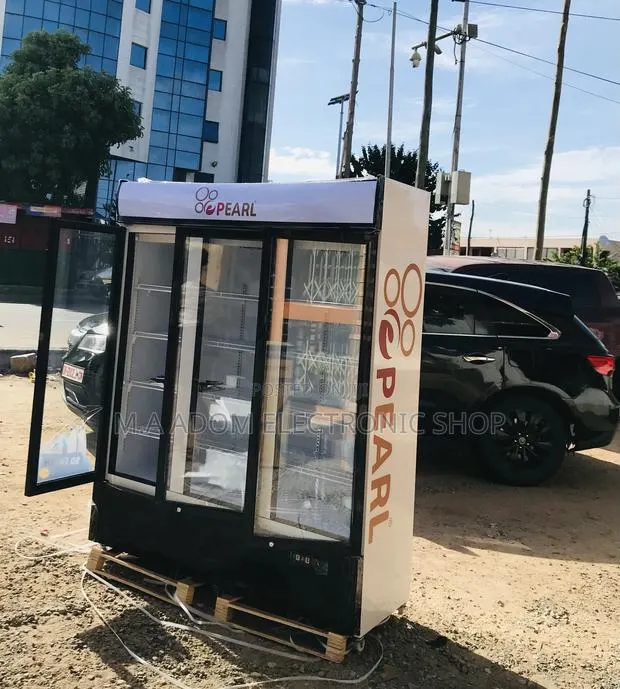 Elegant Pearl PVC-150 950ltr 3 Door Display Fridge · Photo 1