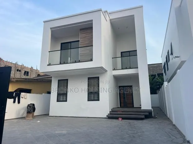 4bdrm House in Bronko Agency, Sakumono for rent · Photo 1