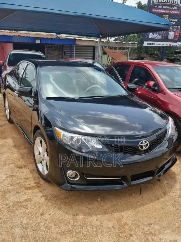 Toyota Camry SE 4dr Sedan (2.5L 4cyl 6A) 2014 Black · Photo 1