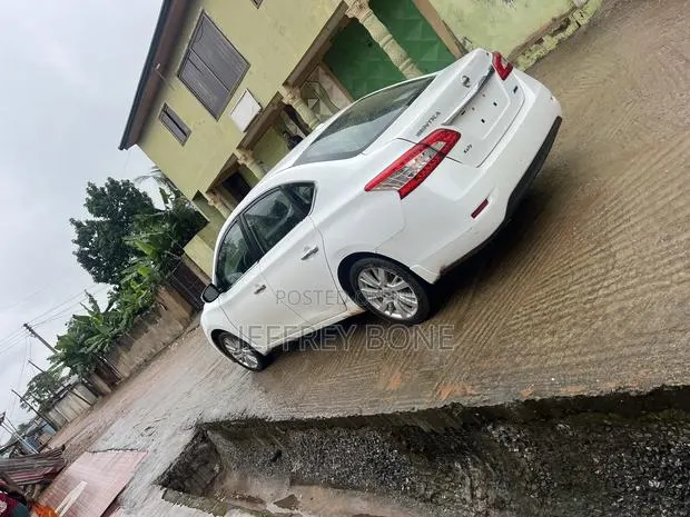 Nissan Sentra S 4dr Sedan (1.8L 4cyl 6M) 2015 White · Photo 4